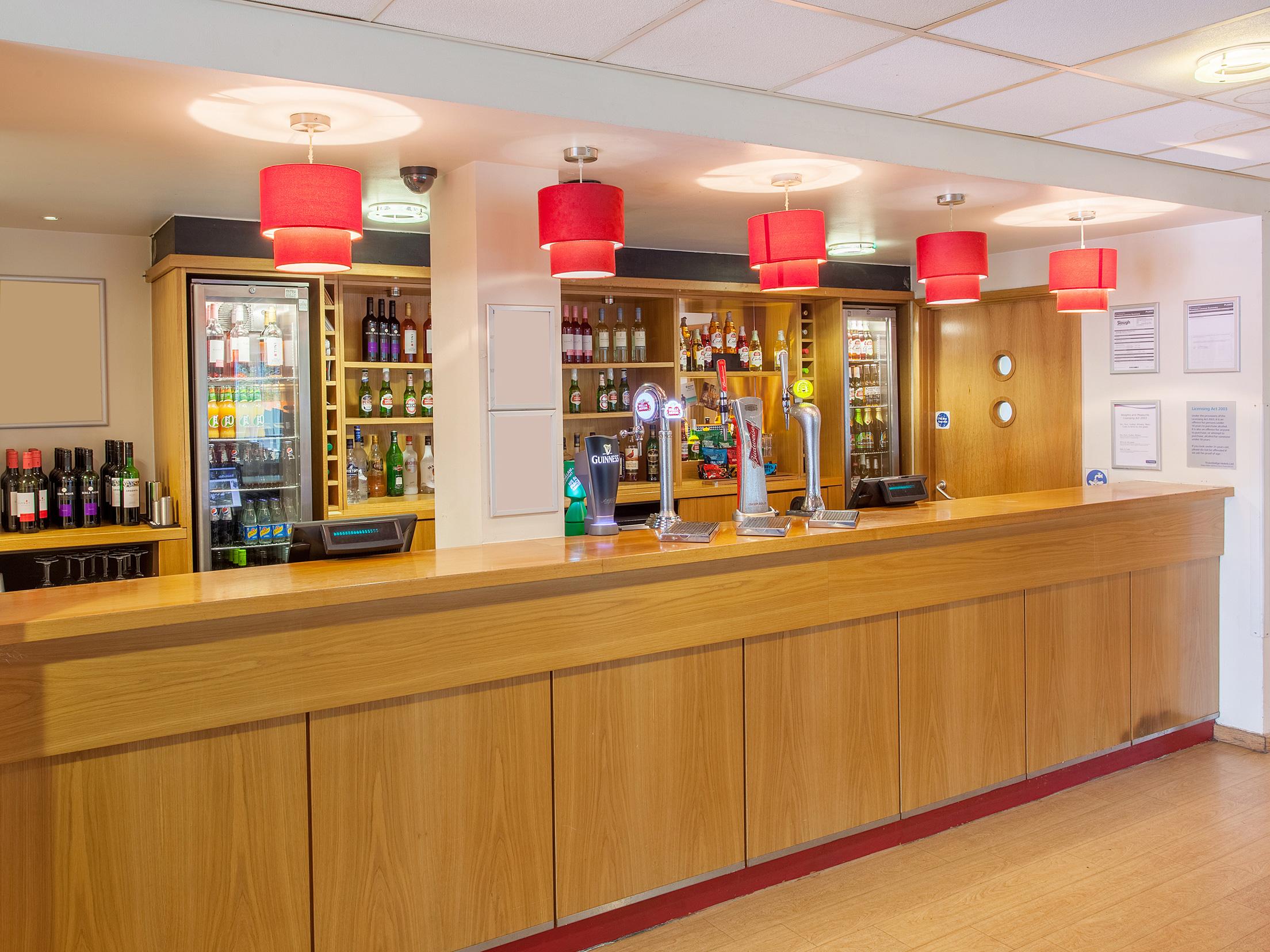 Ibis Budget London Heathrow T5 Slough Exterior foto
