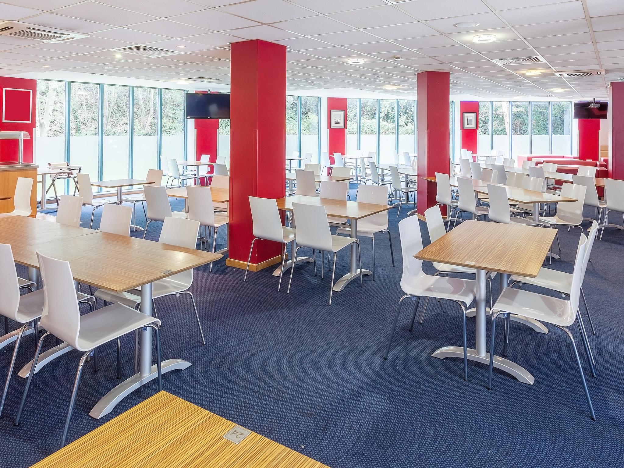 Ibis Budget London Heathrow T5 Slough Exterior foto